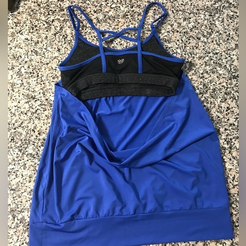 Forever 21 Backless workout top with built in bra size M